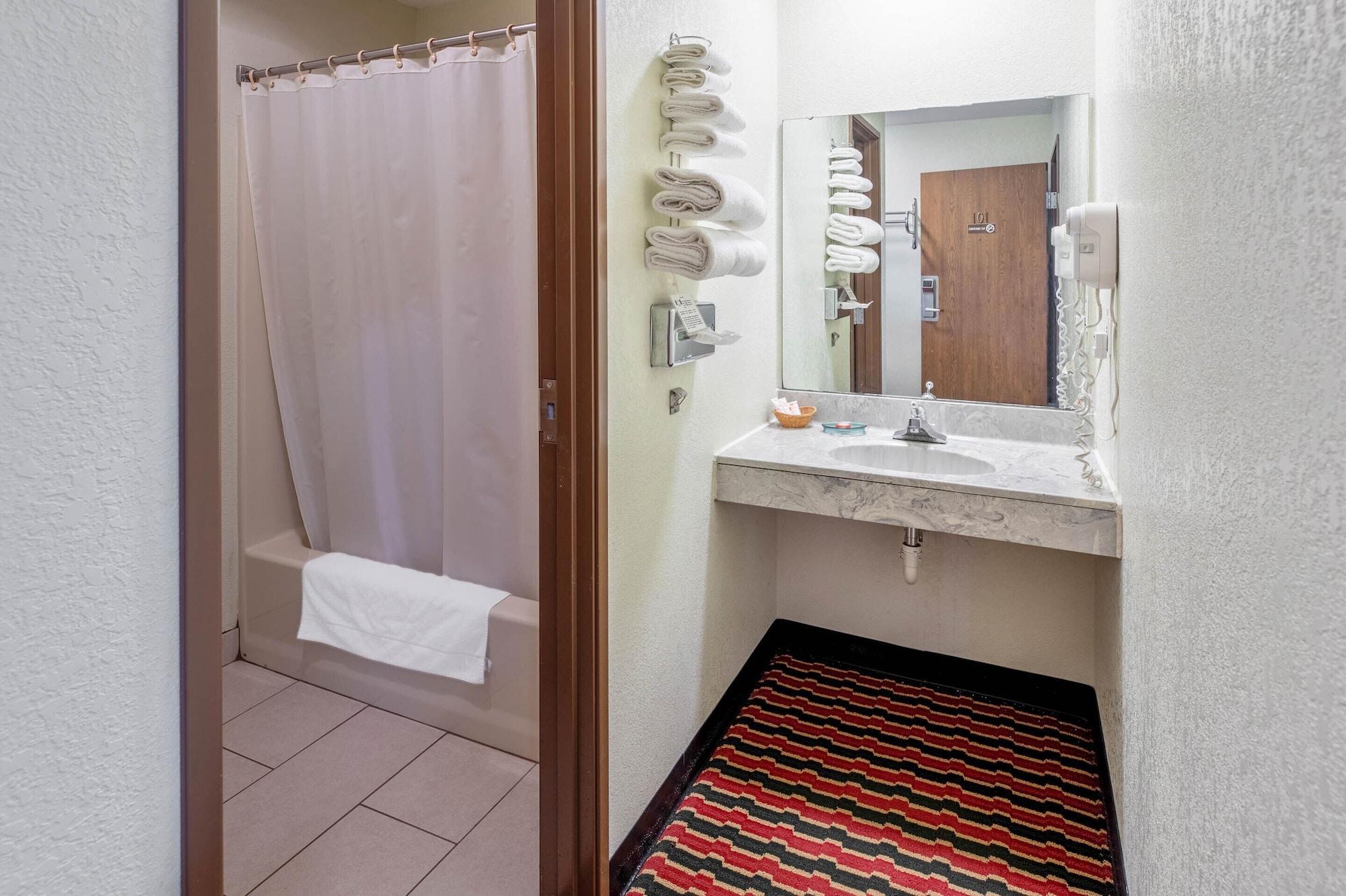Oyo Hotel Chesaning Route 52 & Hwy 57 Εξωτερικό φωτογραφία