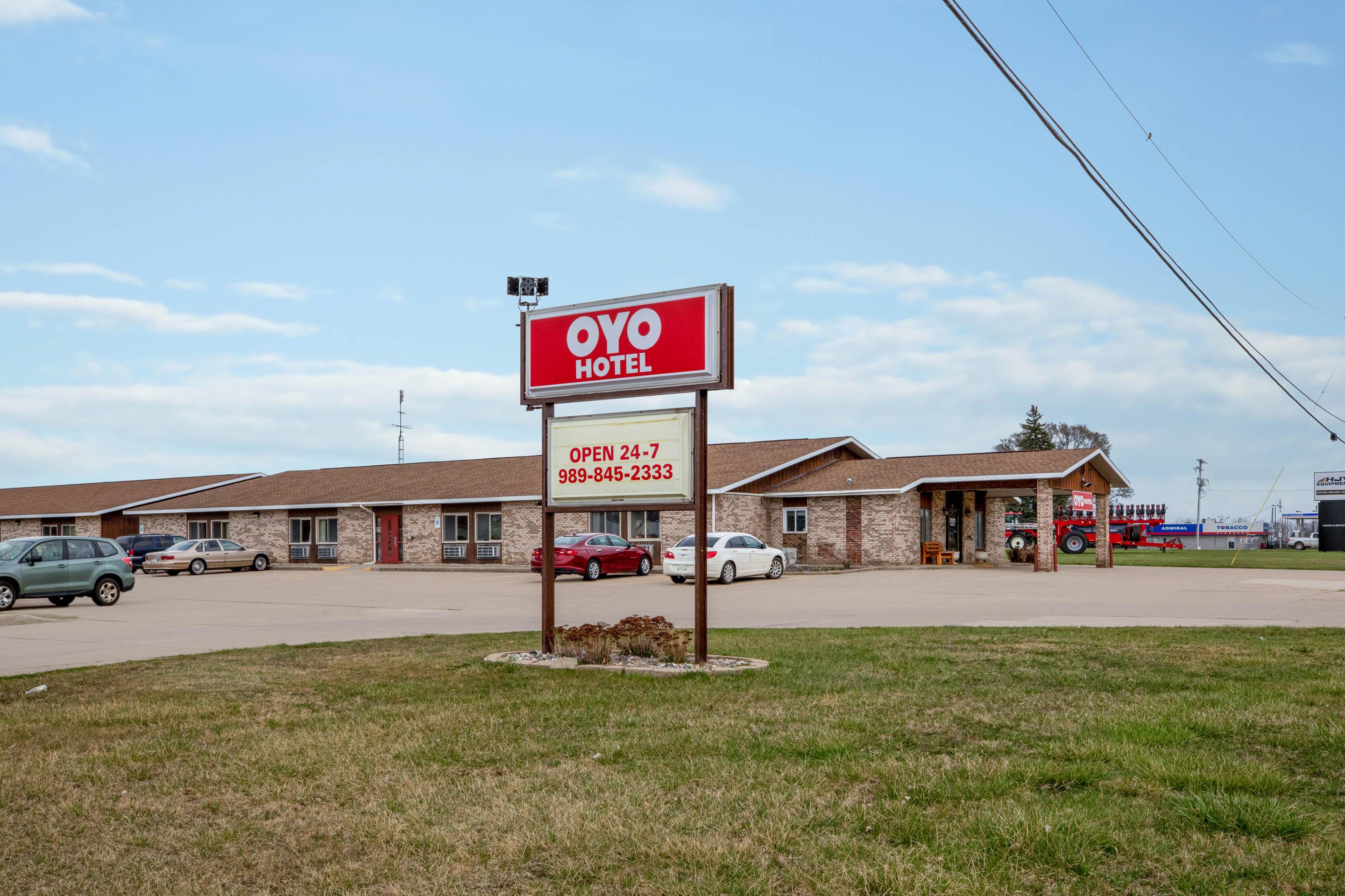 Oyo Hotel Chesaning Route 52 & Hwy 57 Εξωτερικό φωτογραφία