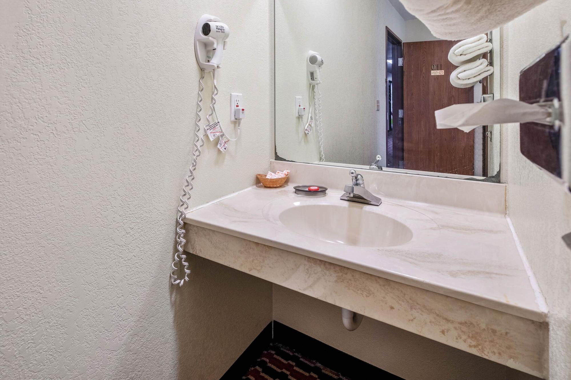 Oyo Hotel Chesaning Route 52 & Hwy 57 Εξωτερικό φωτογραφία