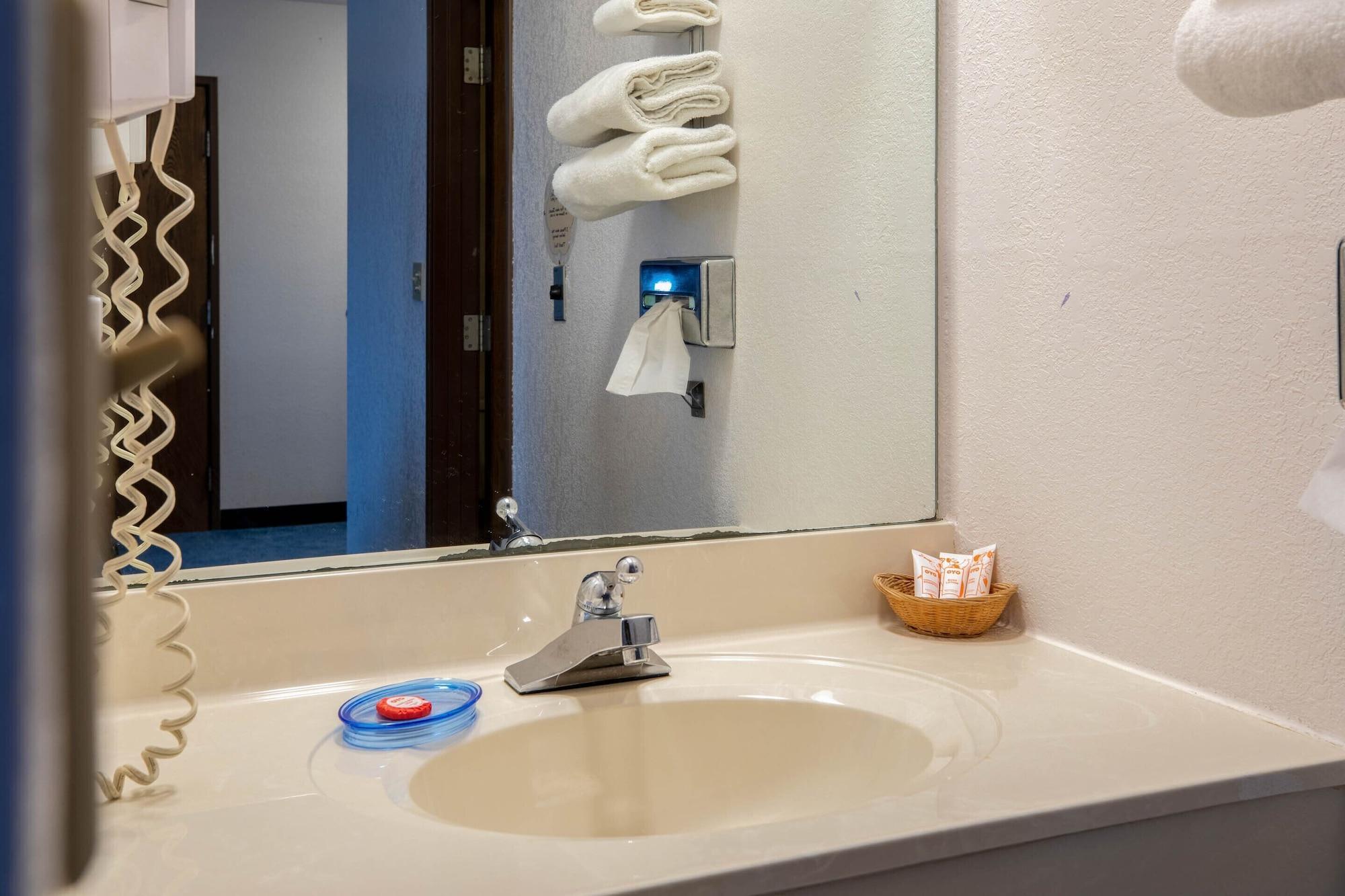 Oyo Hotel Chesaning Route 52 & Hwy 57 Εξωτερικό φωτογραφία
