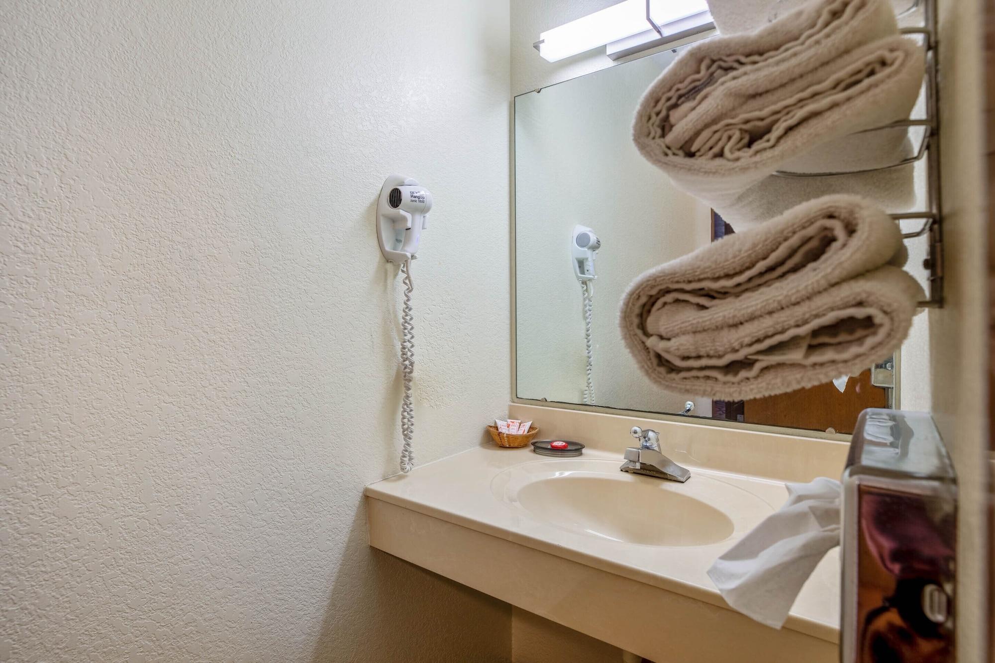 Oyo Hotel Chesaning Route 52 & Hwy 57 Εξωτερικό φωτογραφία